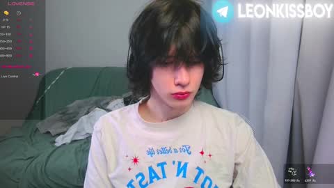 leonkissboy online show from April 10, 2026, 7:07 pm