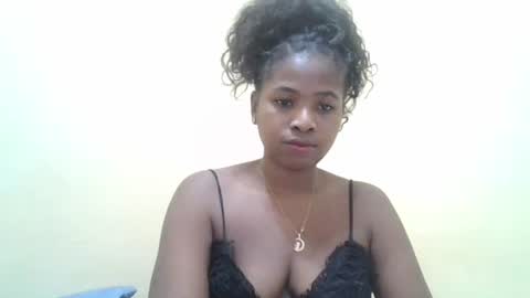 leonnetta online show from April 22, 2026, 9:27 pm