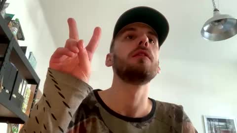 Leon online show from March 5, 2026, 1:40 pm