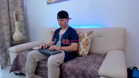 Leo  online show from October 10, 2025, 8:41 pm