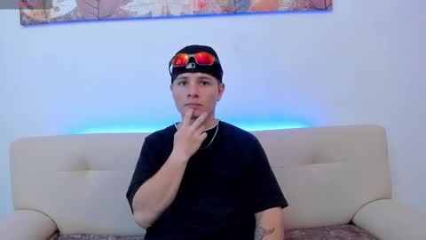 Leo  online show from October 23, 2025, 8:18 pm