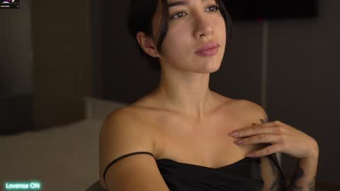 Leora online show from December 3, 2024, 4:17 pm