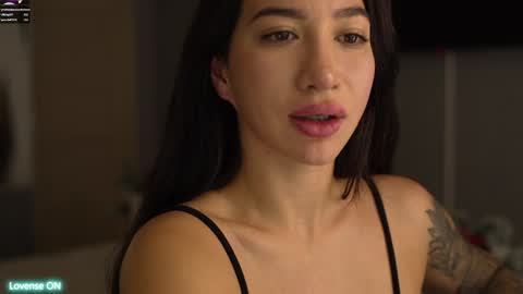 Leora online show from December 13, 2024, 7:21 pm