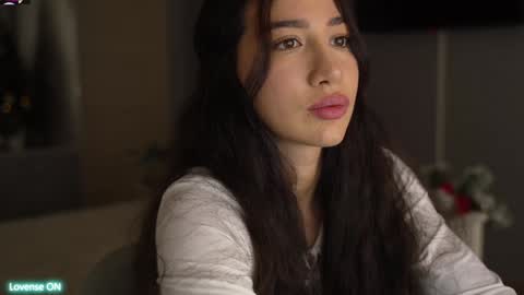 Leora online show from December 20, 2024, 4:04 pm