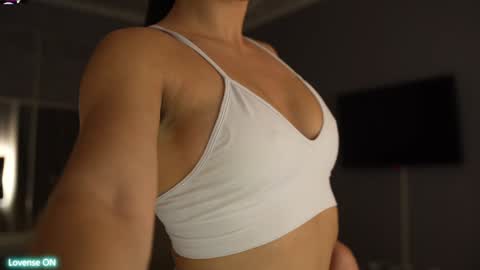 Leora online show from December 21, 2024, 4:03 pm