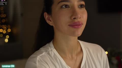 Leora online show from December 24, 2024, 7:44 pm