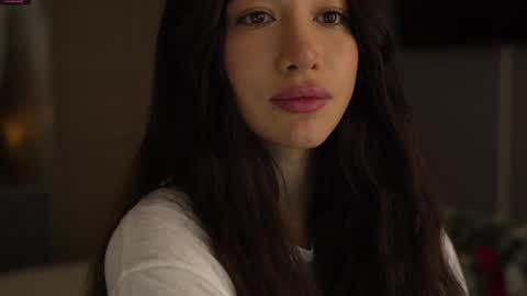 Leora online show from December 27, 2024, 4:43 pm