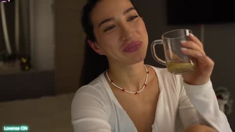 Leora online show from January 4, 2025, 3:28 pm