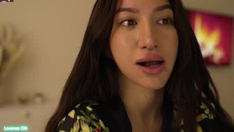 Leora online show from January 25, 2025, 8:42 pm