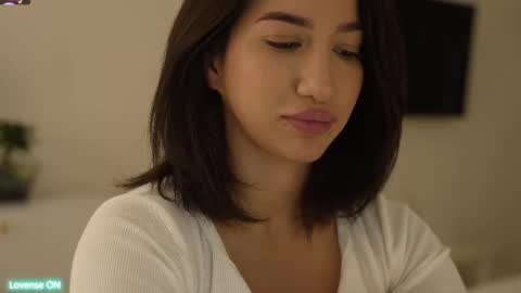 Leora online show from February 22, 2025, 5:13 pm