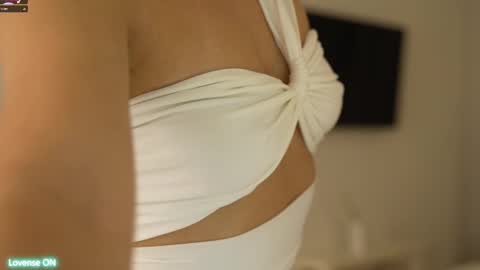 Leora online show from February 28, 2025, 4:10 pm