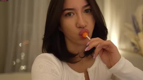 Leora online show from March 3, 2025, 4:24 pm