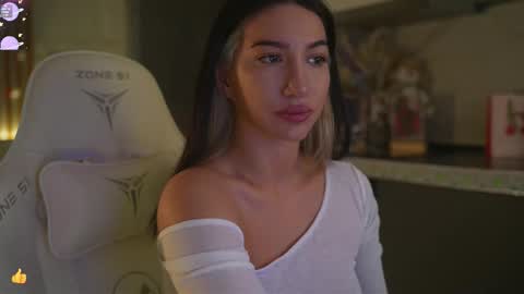 Leora online show from January 11, 2026, 5:07 pm