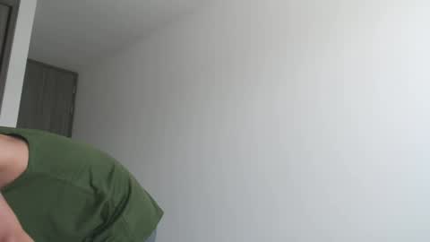 leostorm25 online show from September 26, 2025, 2:32 pm