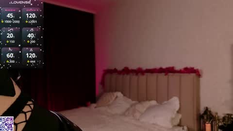 Nicole Moore online show from October 31, 2025, 2:51 pm