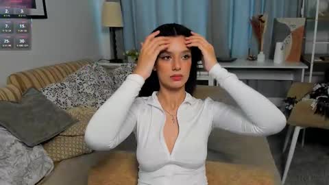 Bella online show from November 13, 2025, 9:08 am