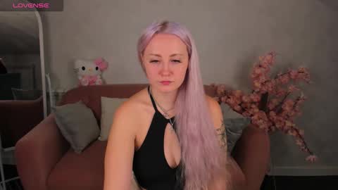 Snapshot of leslie_bell chatting on October 4, 2025, 2:09 am Joyce online show from October 4, 2025, 2:09 am