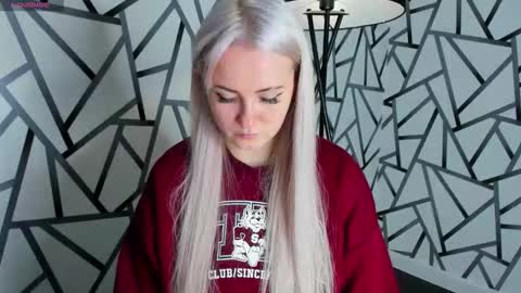 Snapshot of leslie_bell chatting on October 7, 2025, 2:09 am Joyce online show from October 7, 2025, 2:09 am