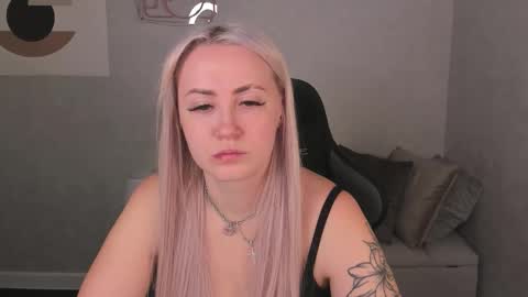 Snapshot of leslie_bell chatting on October 13, 2025, 2:11 am Joyce online show from October 13, 2025, 2:11 am