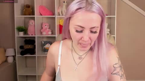 Snapshot of leslie_bell chatting on October 15, 2025, 2:11 am Joyce online show from October 15, 2025, 2:11 am