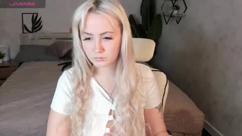 Snapshot of leslie_bell chatting on October 31, 2025, 5:52 am Joyce online show from October 31, 2025, 5:52 am