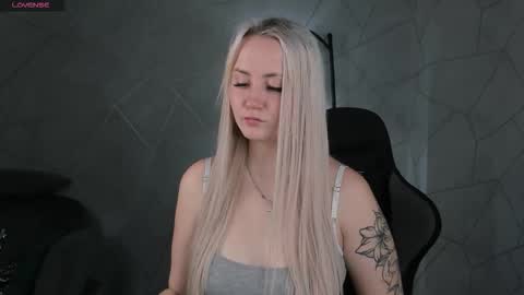 Snapshot of leslie_bell chatting on November 5, 2025, 2:22 am Joyce online show from November 5, 2025, 2:22 am