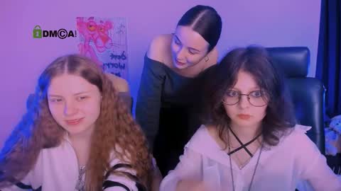 leslie_bird online show from November 12, 2025, 12:16 pm