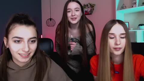 leslie_bird online show from March 17, 2026, 9:56 am