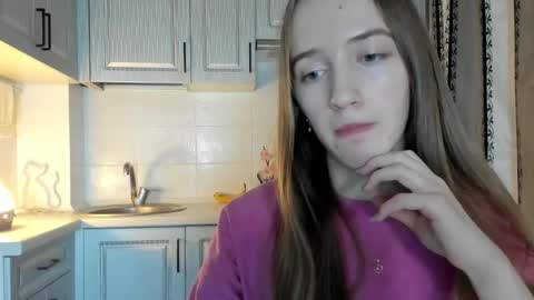  LESLIE   online show from November 19, 2025, 8:09 pm