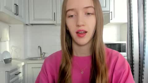  LESLIE   online show from November 23, 2025, 8:03 am