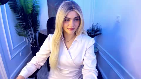 Snapshot of lesliemineg chatting on September 24, 2025, 11:57 am lesliemineg online show from September 24, 2025, 11:57 am