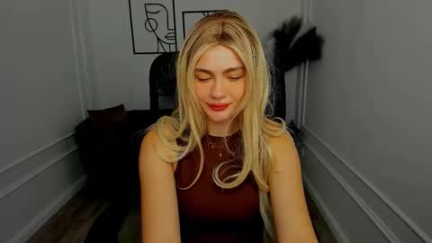 lesliemineg online show from October 2, 2025, 11:39 am