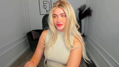 lesliemineg online show from October 3, 2025, 8:17 pm