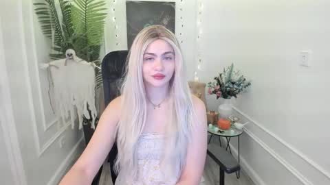 lesliemineg online show from October 16, 2025, 11:22 am