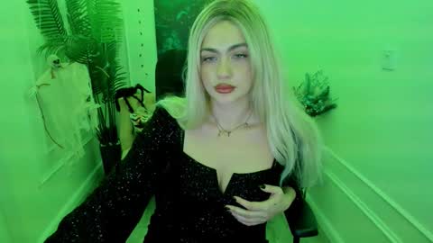 lesliemineg online show from October 29, 2025, 11:34 am