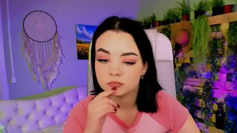 Snapshot of leslierowe chatting on October 18, 2025, 5:25 pm LeslieRowe online show from October 18, 2025, 5:25 pm