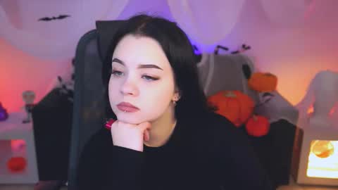 Snapshot of leslierowe chatting on October 19, 2025, 11:44 am LeslieRowe online show from October 19, 2025, 11:44 am