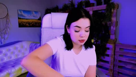 Snapshot of leslierowe chatting on October 26, 2025, 4:35 pm LeslieRowe online show from October 26, 2025, 4:35 pm