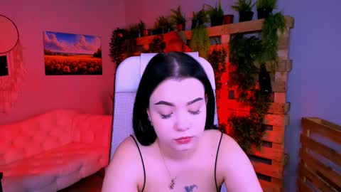 Snapshot of leslierowe chatting on November 2, 2025, 1:46 pm LeslieRowe online show from November 2, 2025, 1:46 pm