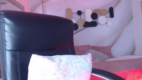 Less  online show from December 12, 2024, 6:21 pm