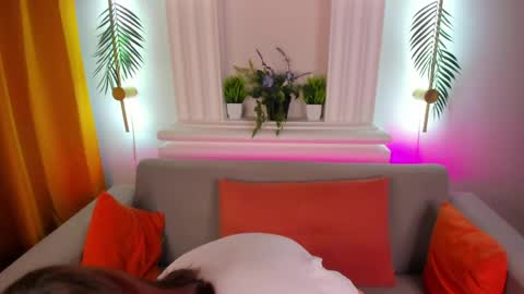 Lessi online show from May 20, 2026, 1:01 am