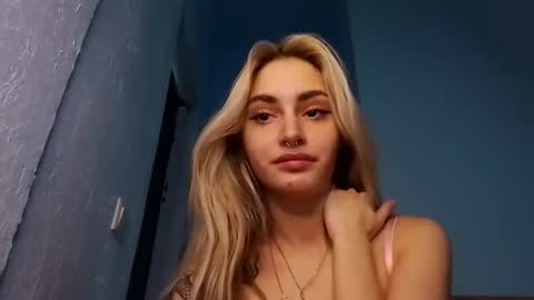 Snapshot of lesyawhite chatting on November 8, 2025, 5:51 am lesyawhite online show from November 8, 2025, 5:51 am