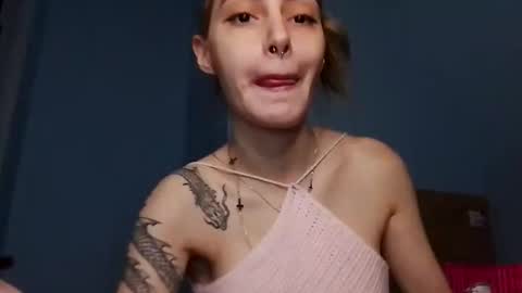 Snapshot of lesyawhite chatting on November 17, 2025, 12:22 pm lesyawhite online show from November 17, 2025, 12:22 pm