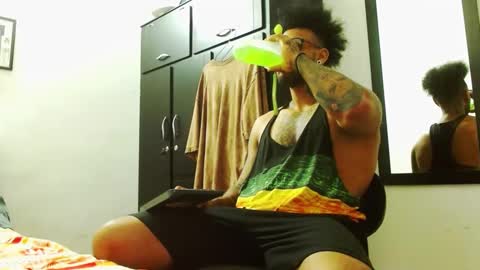 Snapshot of lewisstrong chatting on November 17, 2025, 2:56 pm Lewis Strong online show from November 17, 2025, 2:56 pm