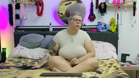 Lexi und Lex online show from December 2, 2025, 7:03 am