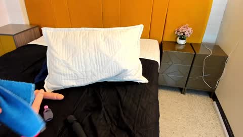 Lexi Howard  online show from February 5, 2025, 6:46 am