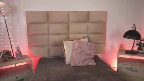 Lexie  online show from November 12, 2025, 11:43 am