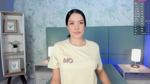 Lexie Thompson  online show from October 28, 2025, 12:09 pm