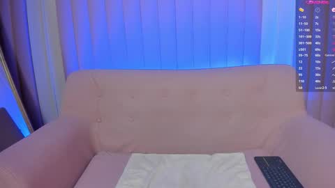 Lexie Thompson  online show from November 27, 2025, 12:07 pm