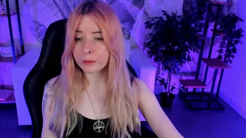 Snapshot of lexiwenford chatting on December 14, 2024, 9:07 am Lexi Wenford NO NUDE GODDESS online show from December 14, 2024, 9:07 am